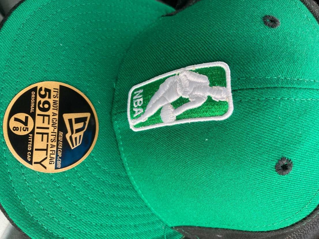 とある古着屋に200円で投げ売りされてました！
お、NEW