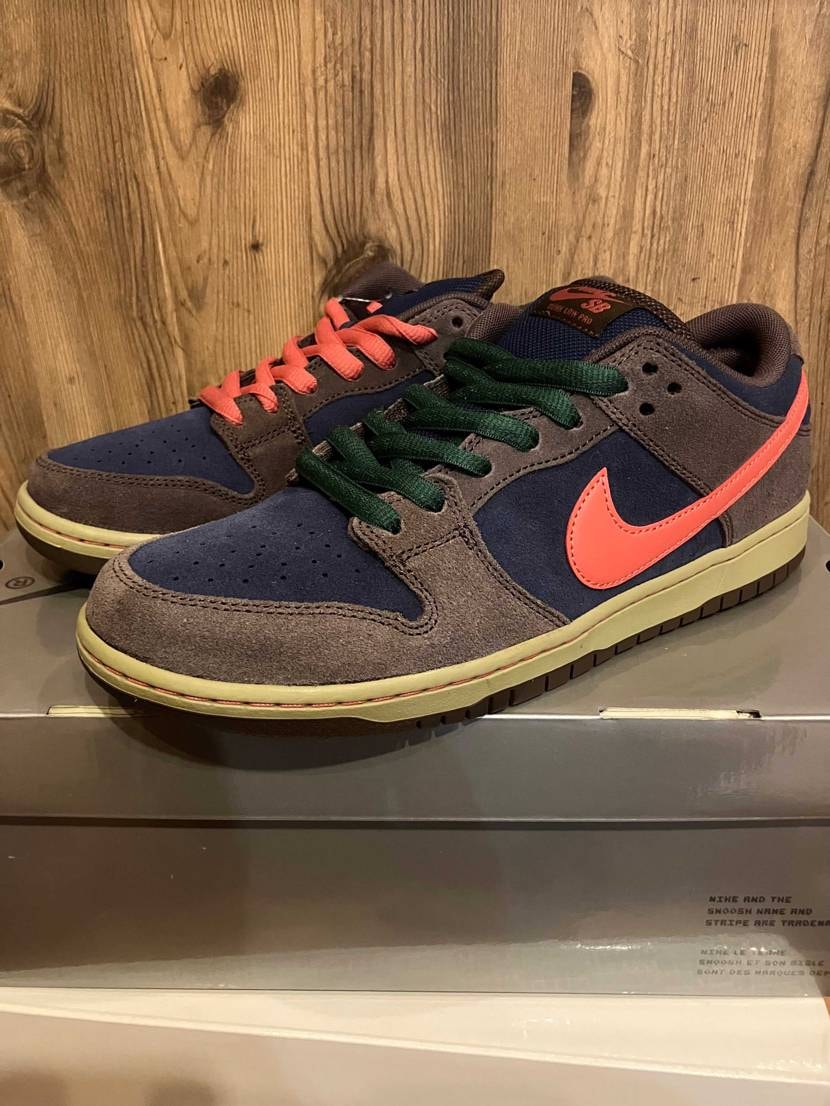 スエード生地ですが、バーフカラーに似ています

付属シューレースは茶、紫ボッ