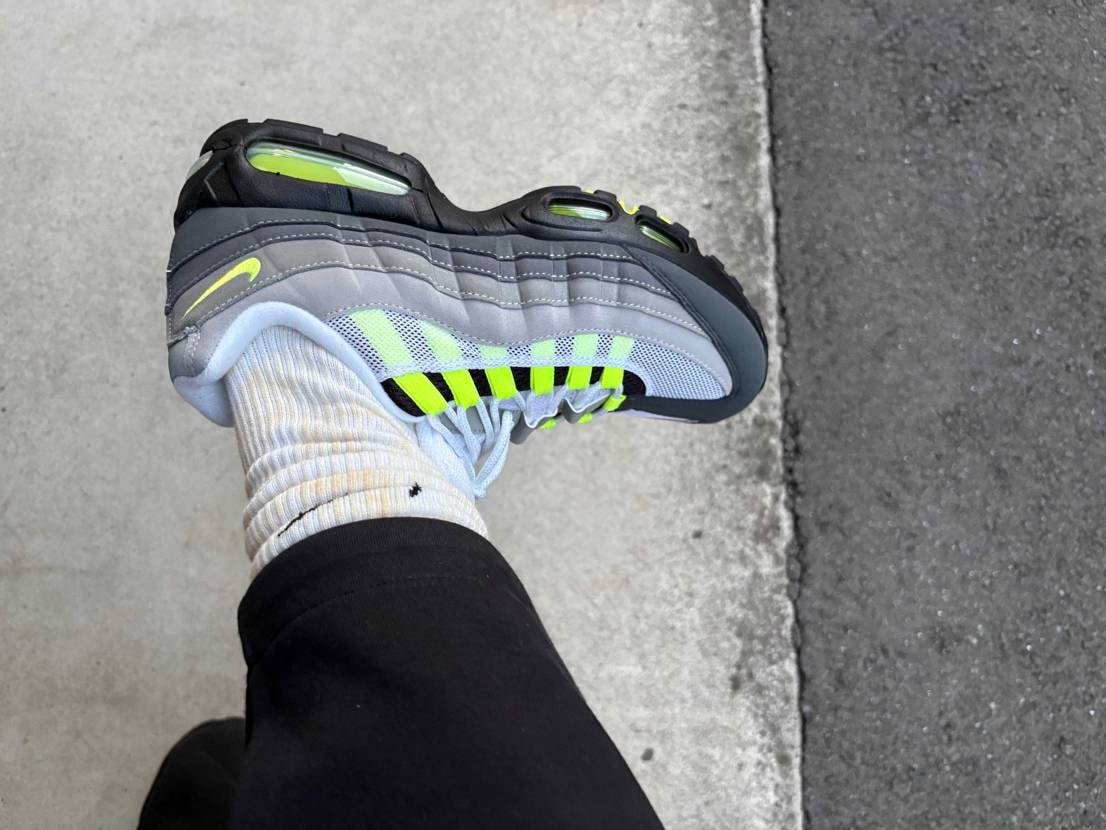 アトモス心斎橋で店舗抽選が良番だった時はガッツポーズが出ました。
並んでる時に