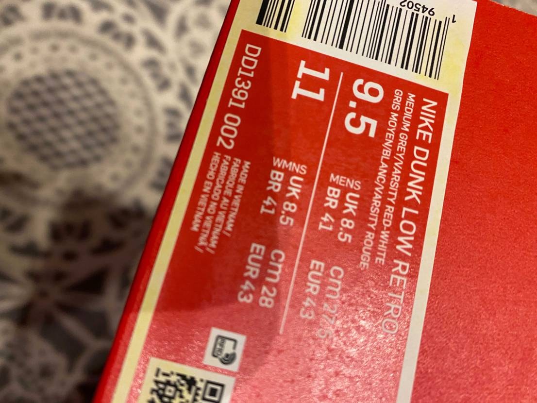 昨日届いたけど、この状態。開けた？
黄ばみは仕様ですか？