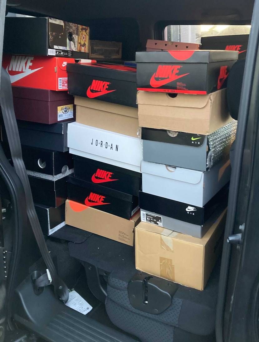 引越しに伴いスニーカー移動です
自分で責任持ってやります😎