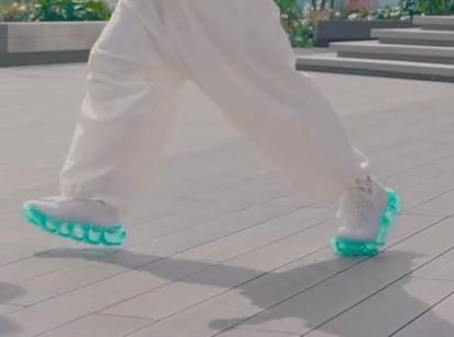 どなたかこのスニーカー詳細わかる方いませんか…🙇‍♂️
ベイパーマックスですか