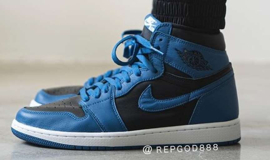 もっとクオリティのいいモノで写真取ったらいいのに、、、。
つま先とスウォッシュの