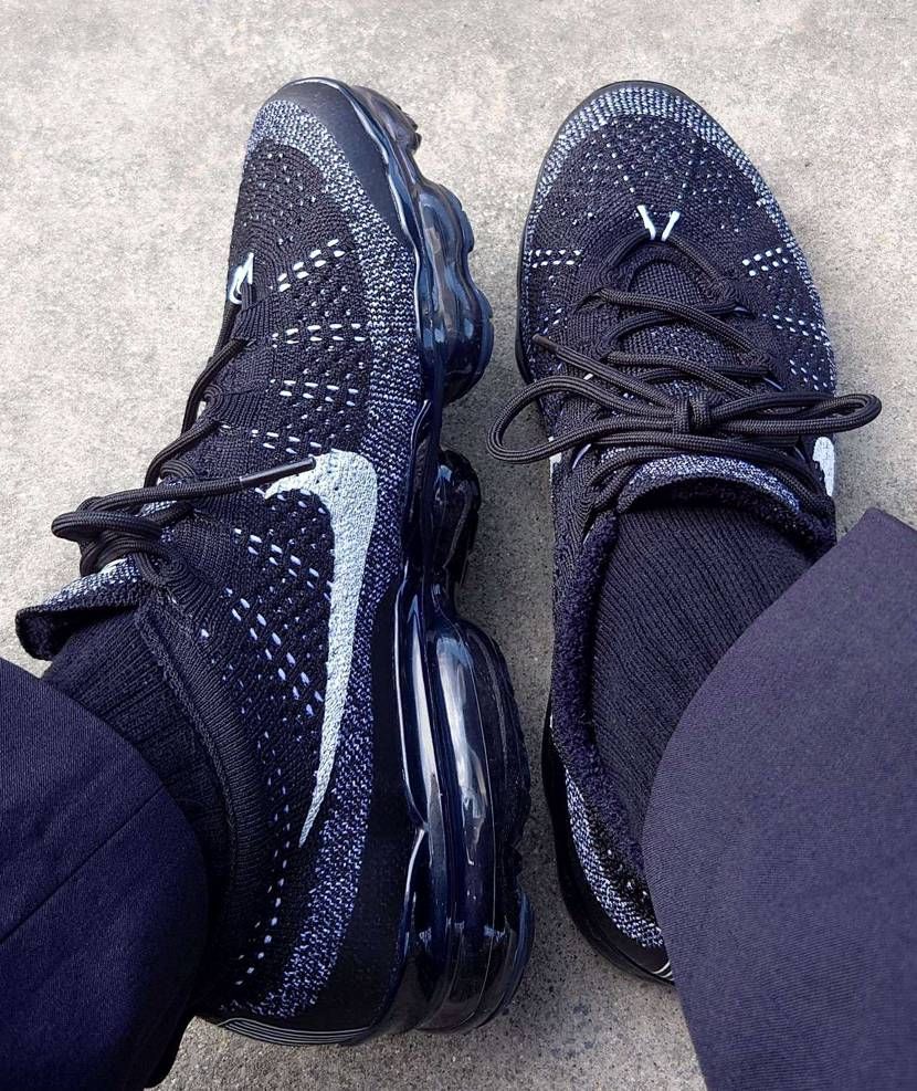 履き心地はめちゃくちゃいい
だけど、独特なアウトソールの形状のせいなのか
ラ