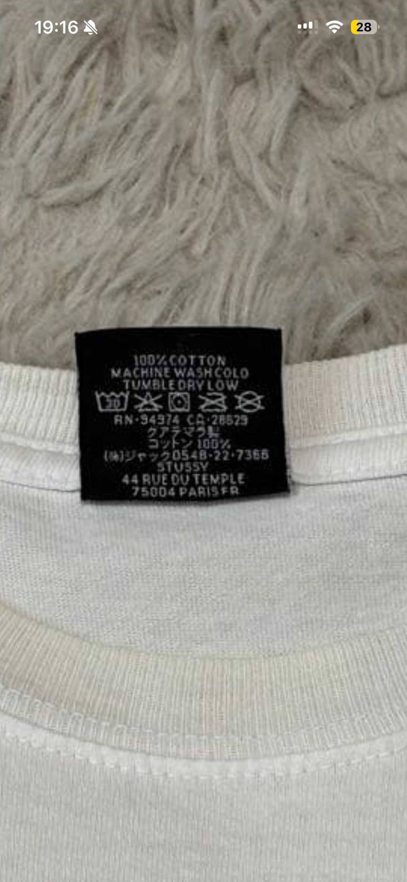 STUSSYのTシャツなのですが、本物かどうか詳しい方にご意