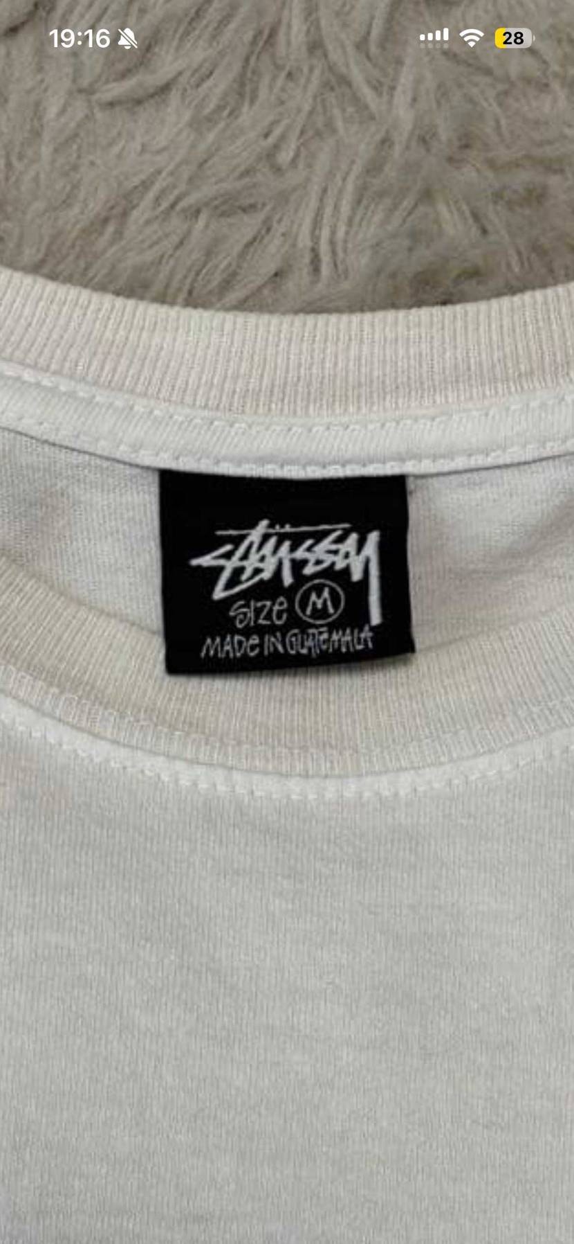 STUSSYのTシャツなのですが、本物かどうか詳しい方にご意