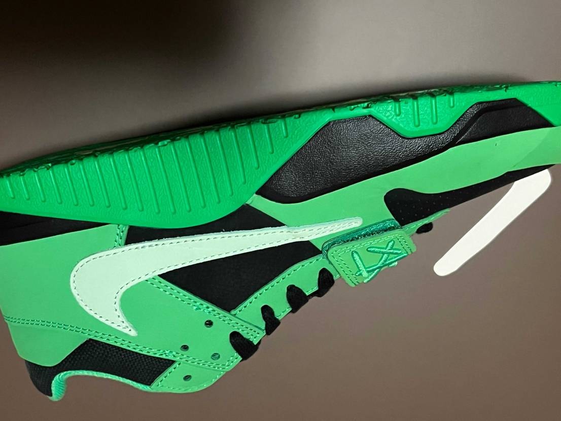 スニーカーズ実物届きました！
質感めっちゃいいしくそっこいい
この相場で売る