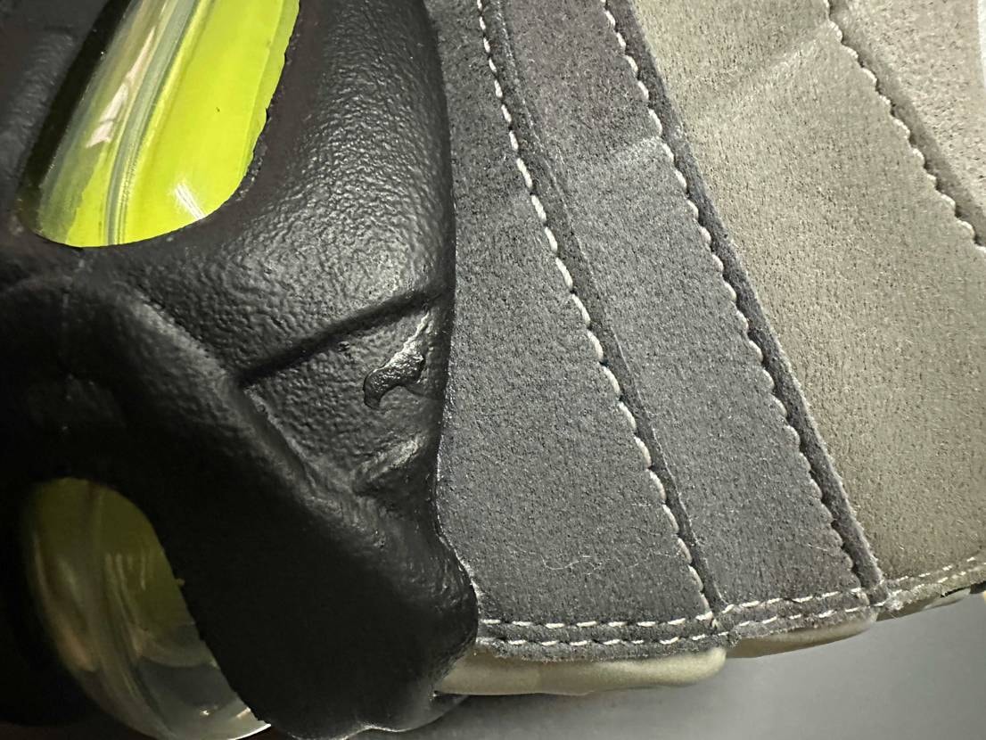 すみません、教えていただきたいのですが、この状態での新品出品