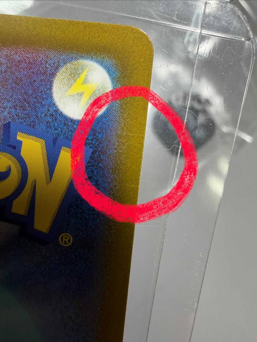 これが「初期キズ」で A判定ですって、、。
こちらで送ったカードは、この僅かな