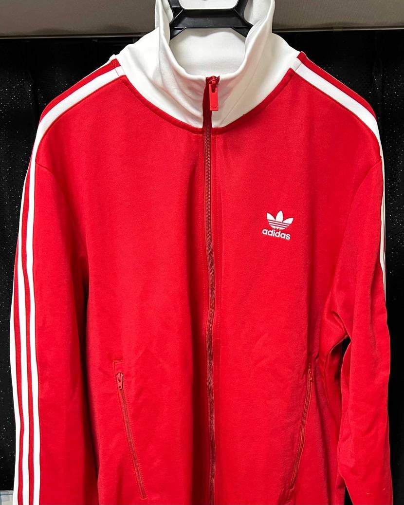 圧倒的に気に入ったものがNIKEのスニーカーとadidasのトラックトップだった