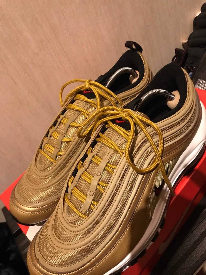 みなさん、スニーカーの保管はどうしてますか？
自分は木製のシューキーパーとミセ