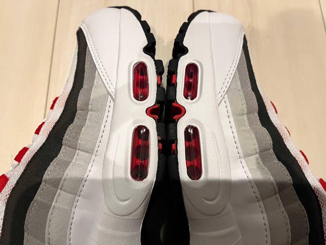 モス当選品が届いたんですが左右で違和感を感じたのは自分だけで