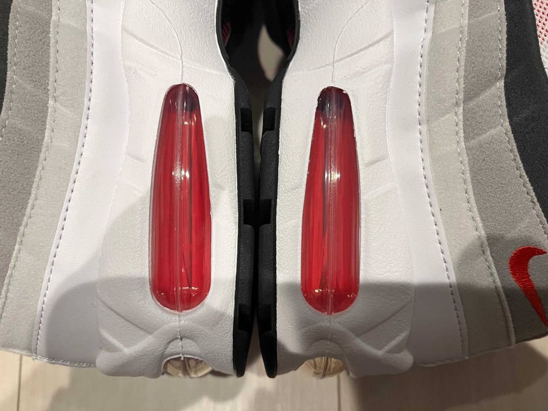 モス当選品が届いたんですが左右で違和感を感じたのは自分だけで