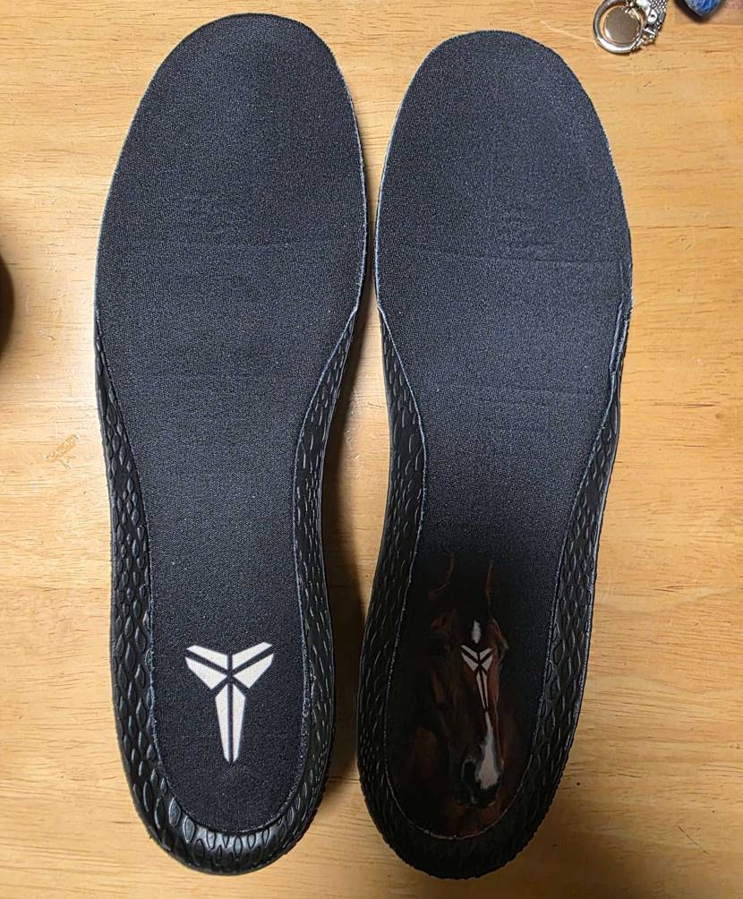 開封したら入っていた右足のドロップインインソールが小さかったです。そのまま返品で