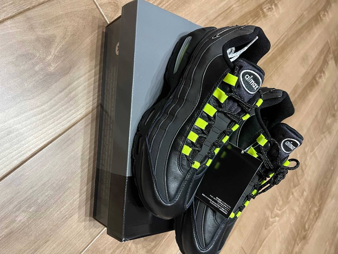 なんだかんだ皆んな欲しいんですねwスニーカーは高い安いだけじゃないはず！自分の価