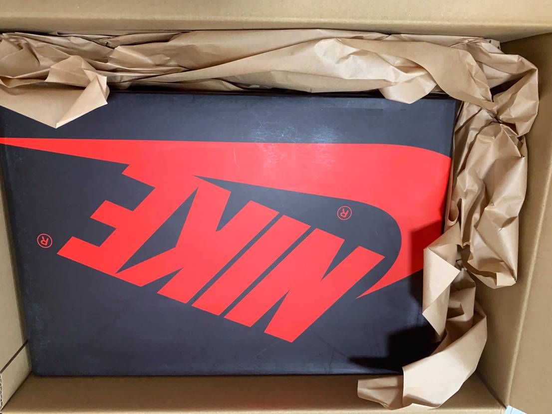 今回スニダンで6回目の購入
取引開始で３日で届くとか神かよ
最初12秒発送連