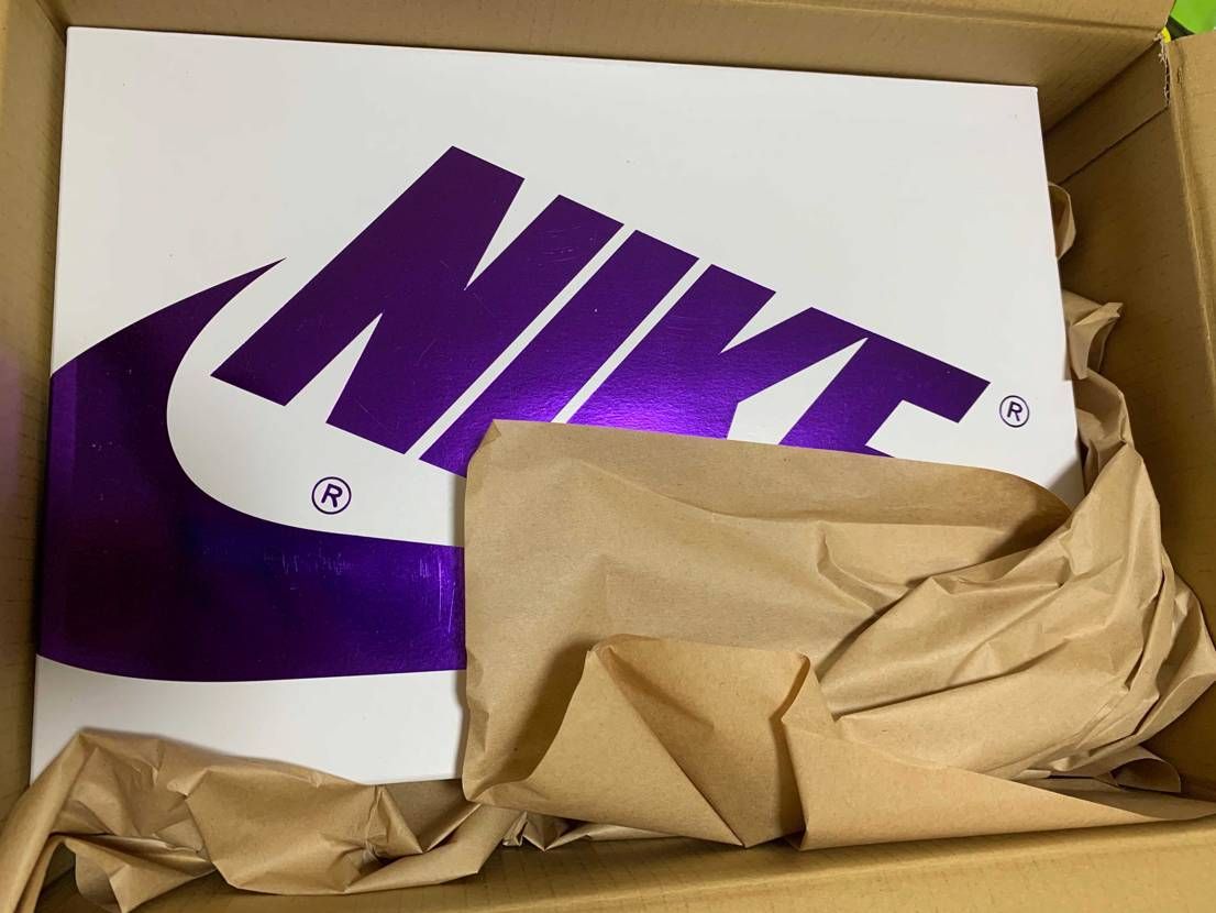 ウィメンズのコートパープルが届きました
少し接着剤のはみ出しが気になるもの、傷