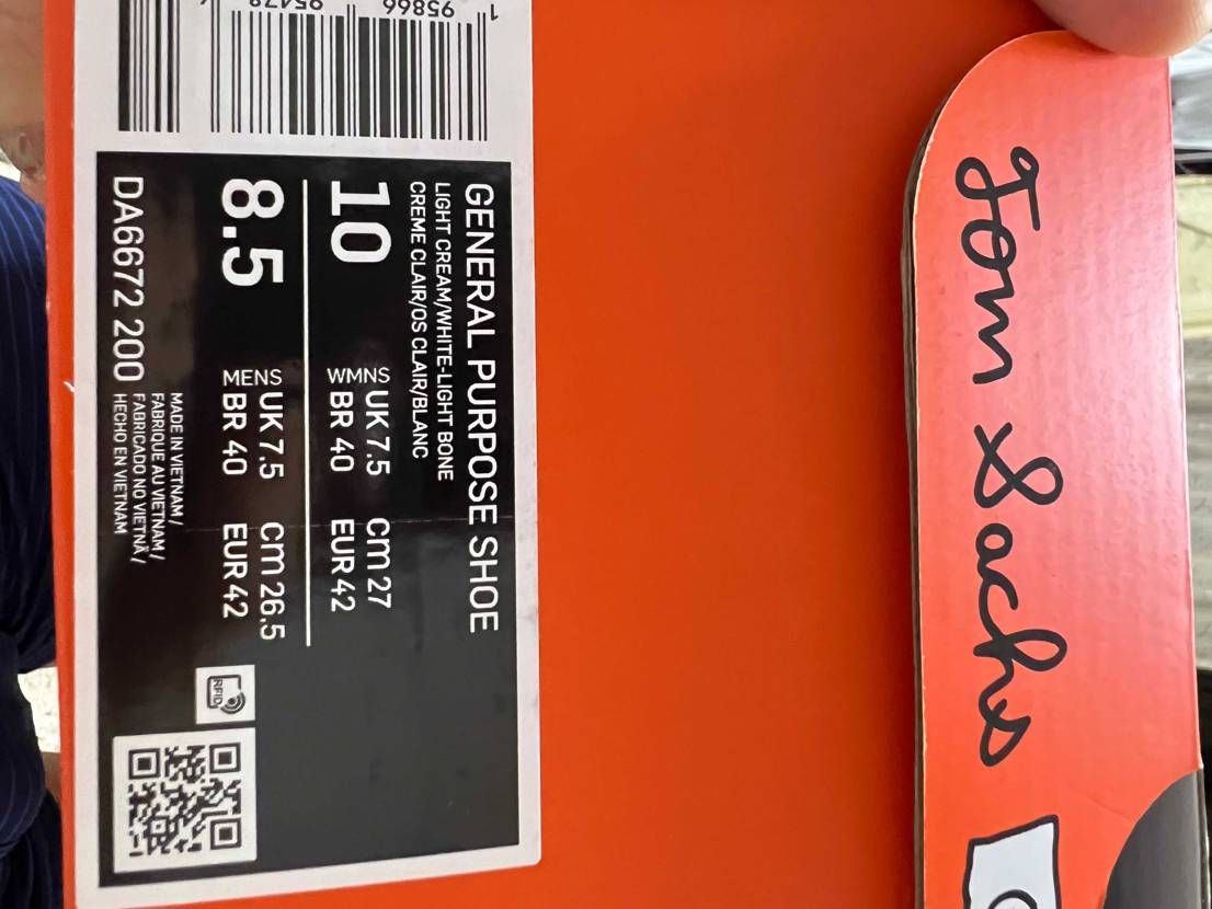 トムサックスのこちらって販売するとしたら27.0扱いなのでしょうか？教えていただ