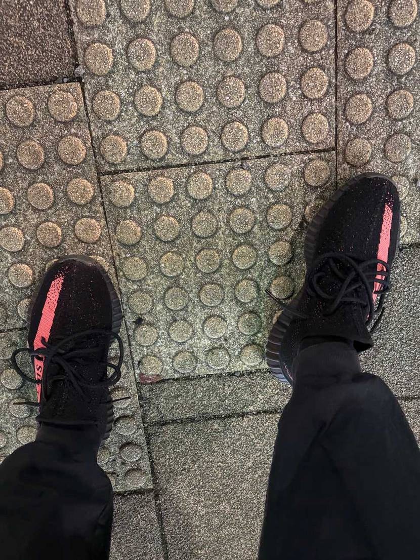yeezyより歩きやすいスニーカーって本当にこの世にあるんかなってレベル
少な