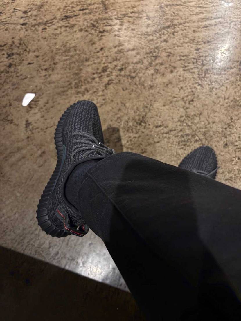 今日は初代350🏴‍☠️文字入りv2よりシンプルに合わせられるのでカニエ本人が履