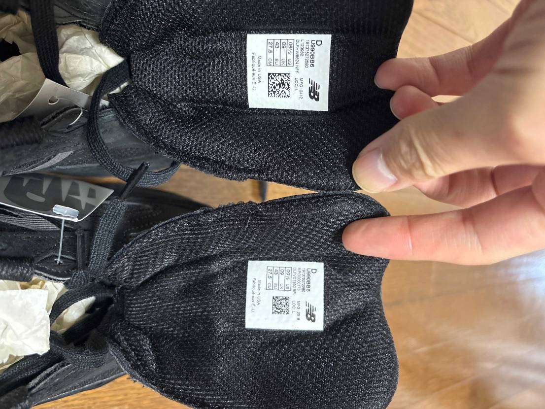 スニダンで購入した990v6なんですが、左右で製造が一年程違うので違う箱に入って