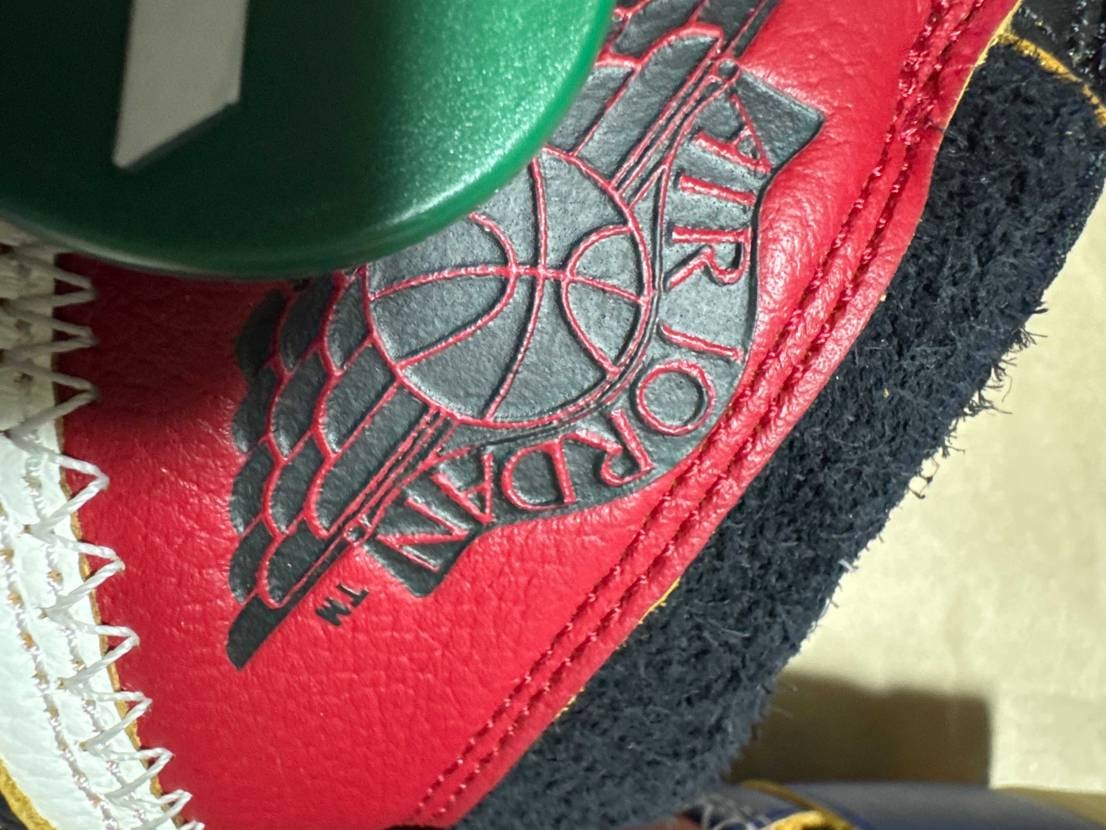 国内流通と海外流通アッパーの毛羽立ちが全然違うんですがNIKEクオリティですか？