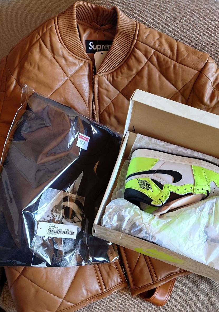 こんにちはじゃ(^^)
先週買った物達が届いたんじゃ
シュプのレザーはジップ