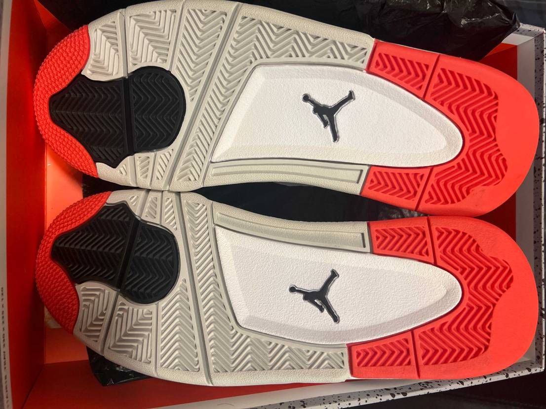 AIR JORDAN 4 RETRO 28cm 
WHIT