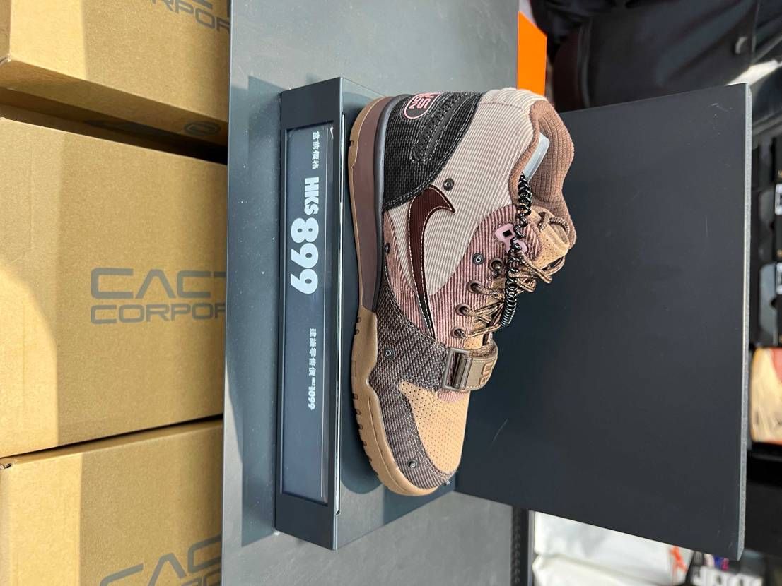 香港のアウトレットにて