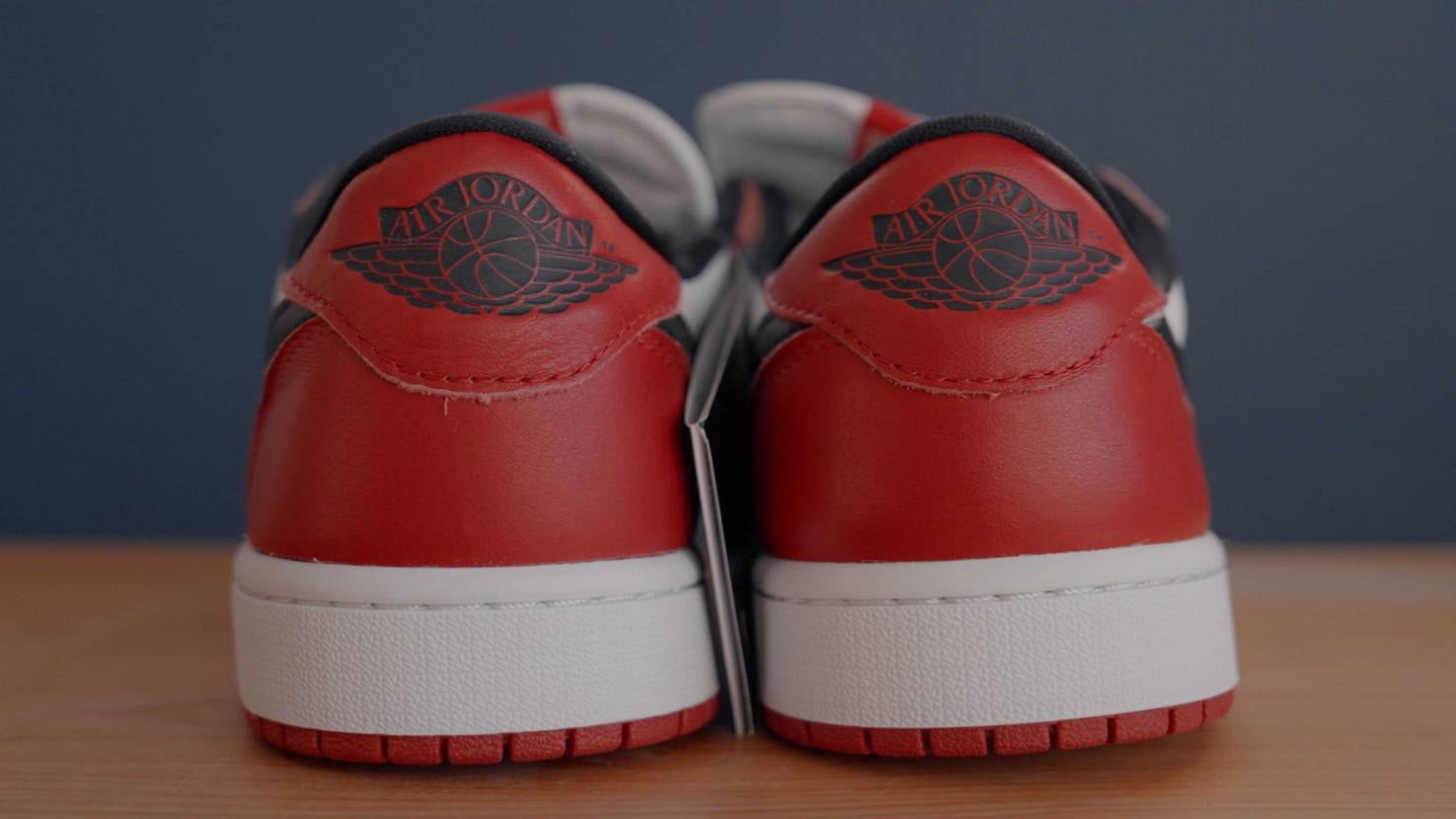 今年発売されたAJ1　low 85royalと今回のchic