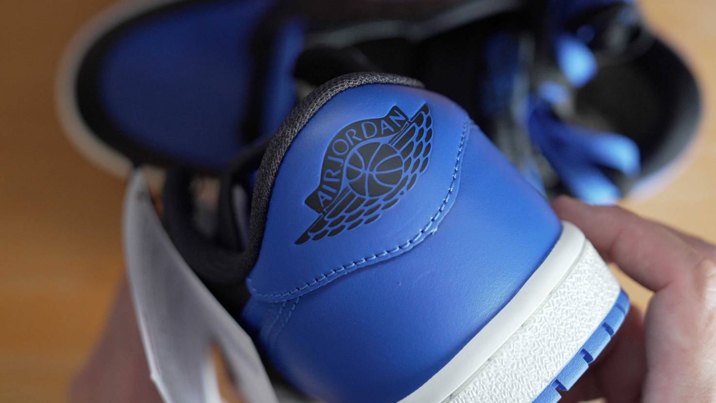 今年発売されたAJ1　low 85royalと今回のchic