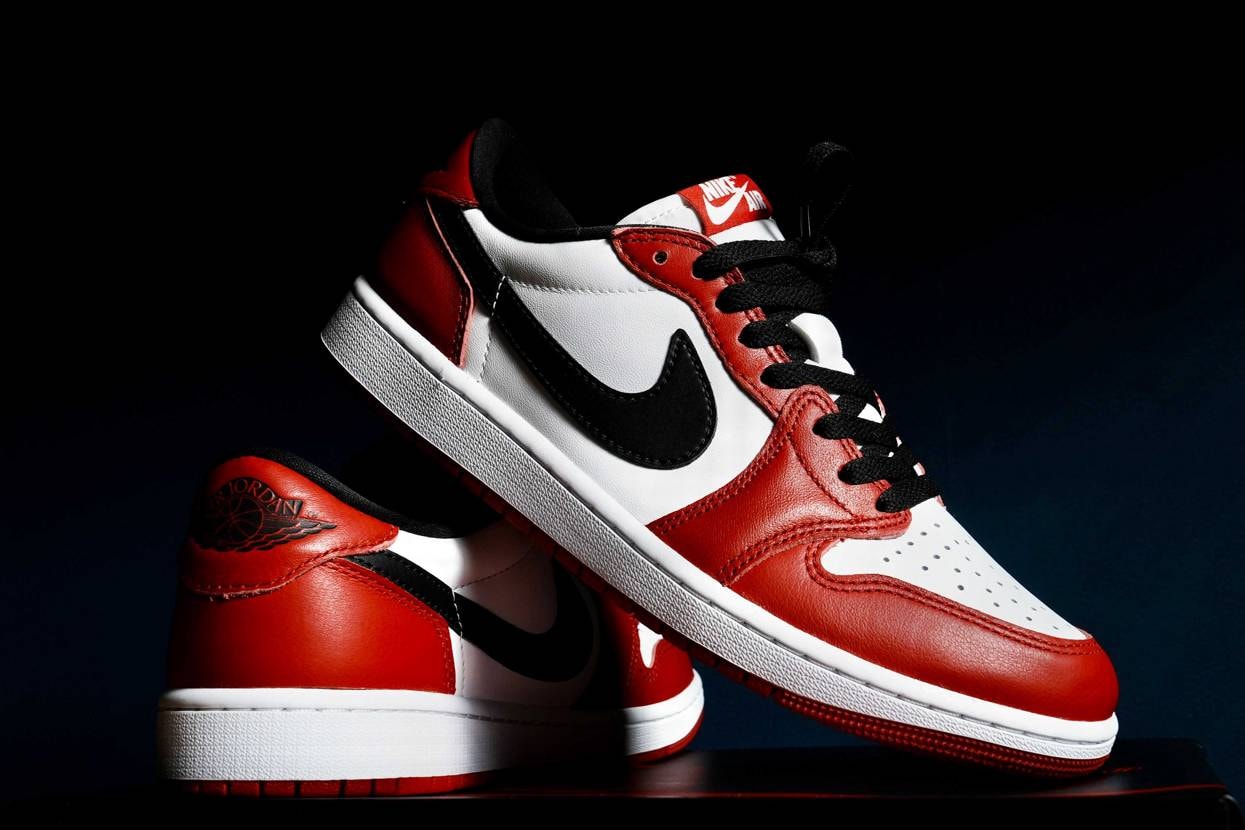 今年発売されたAJ1　low 85royalと今回のchic