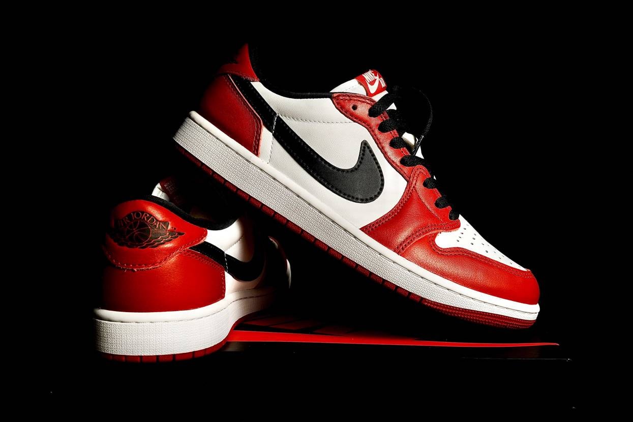 今年発売されたAJ1　low 85royalと今回のchic