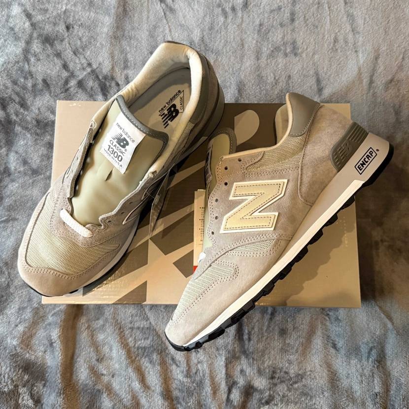 公式ショップに2回試着しに行って、
悩みに悩んで購入を決意。

グレーとブ