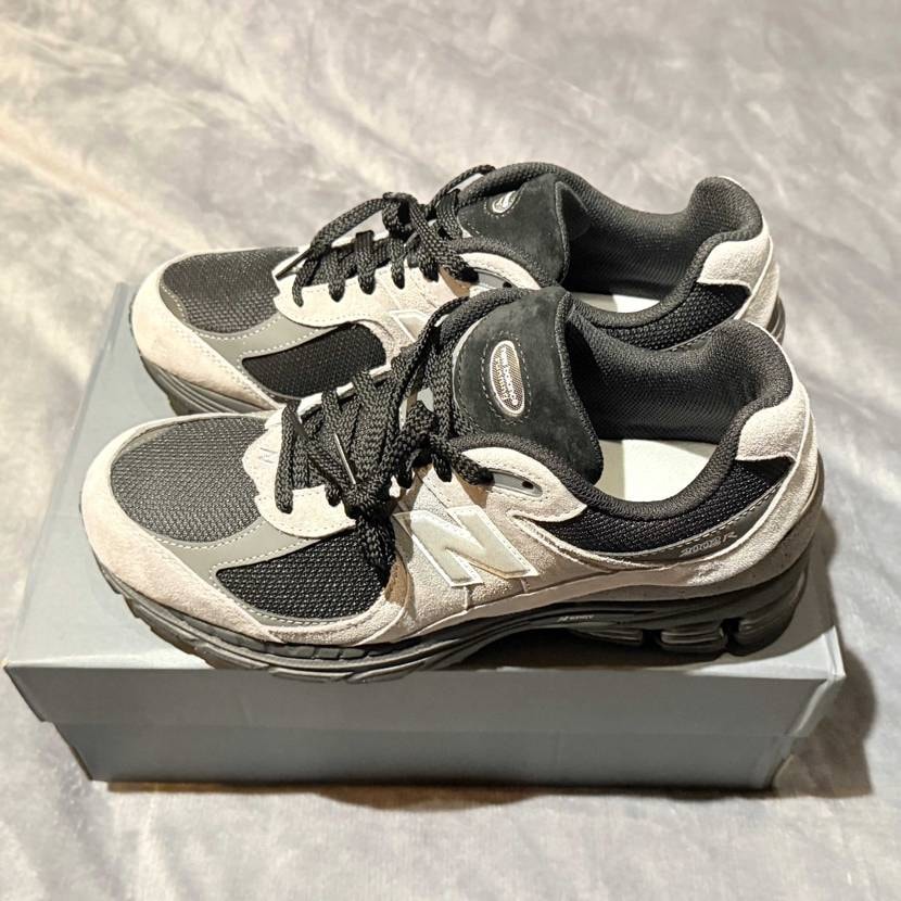 やっぱりNBはグレーの扱いに長けてるなぁと思う逸足。
ブラ