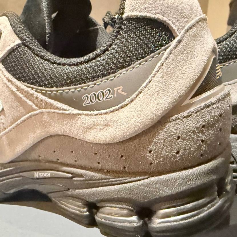 やっぱりNBはグレーの扱いに長けてるなぁと思う逸足。
ブラ