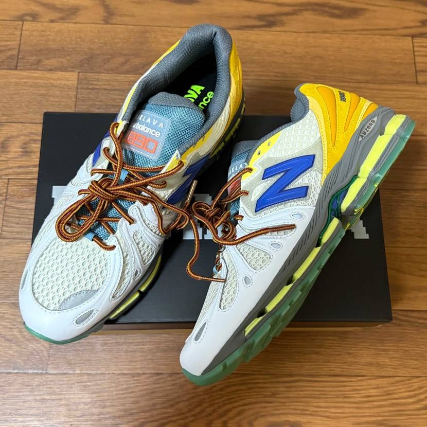 昨夜着弾からの本日短時間ながら履き下ろし。
見た目、カラーについては好みが分か