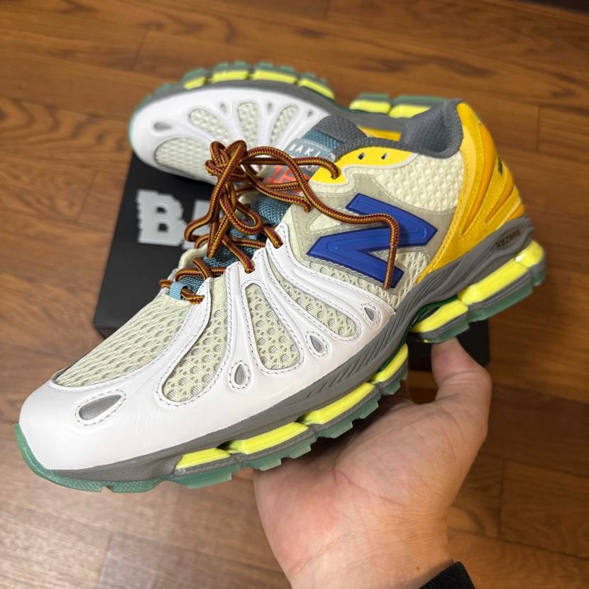 昨夜着弾からの本日短時間ながら履き下ろし。
見た目、カラー