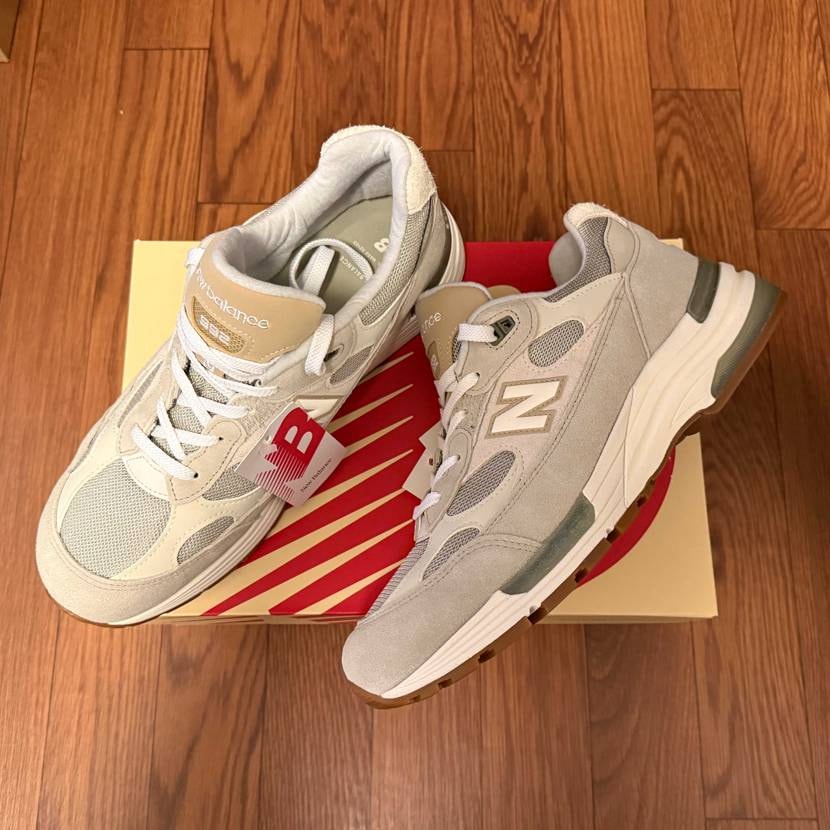 リリースされたのを実物を見てみたくてショップへ。
写真より少しくすんで見えるカ