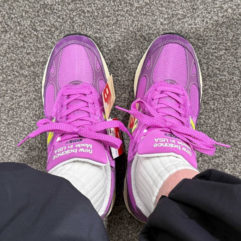 好き嫌いが完全に分かれるであろう癖の強いカラー。
実物を見