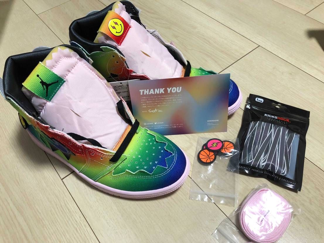 バルビンサイコー❗️
シューレースも七色に光るぜよ😆