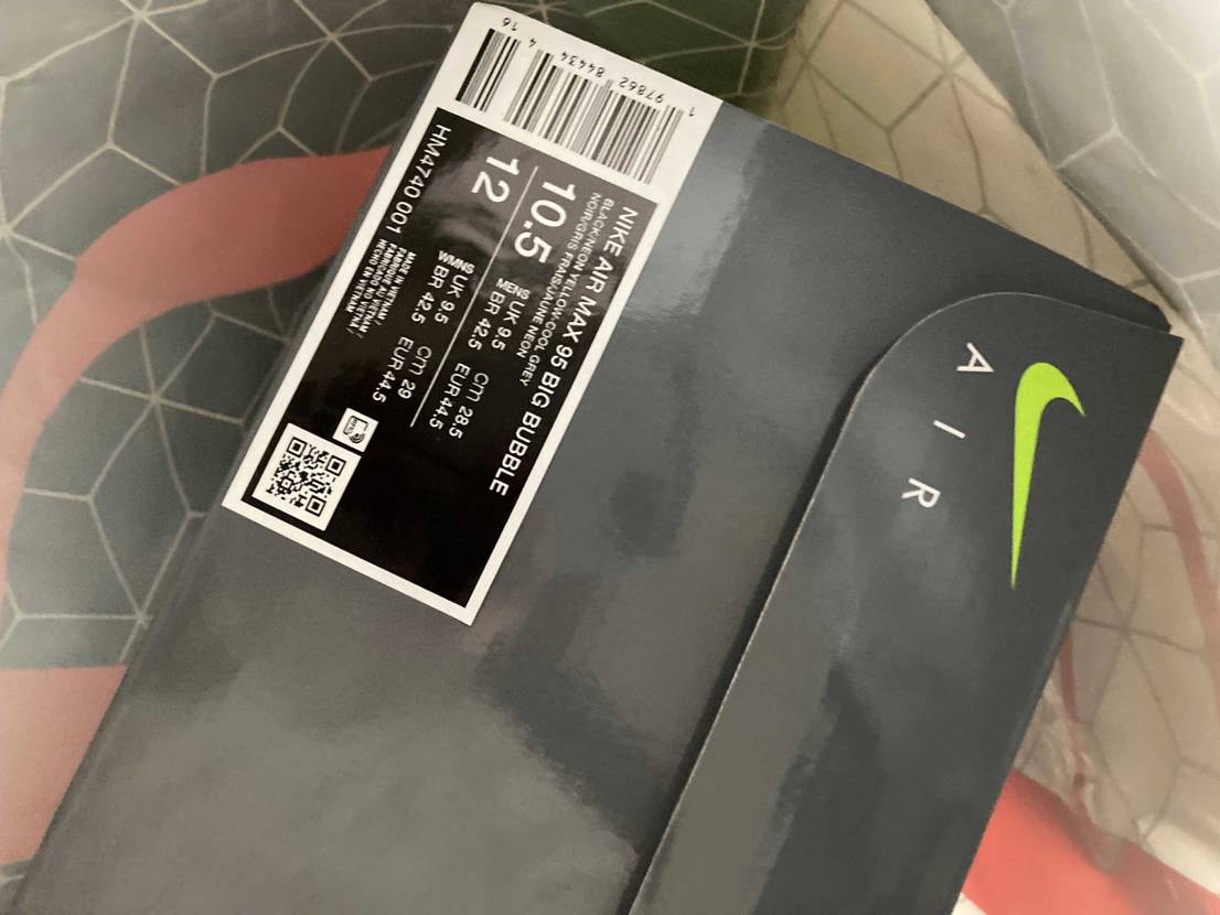 現地16時頃ですがハワイのシューパレスに行ったら普通に売ってました。プレネみたい