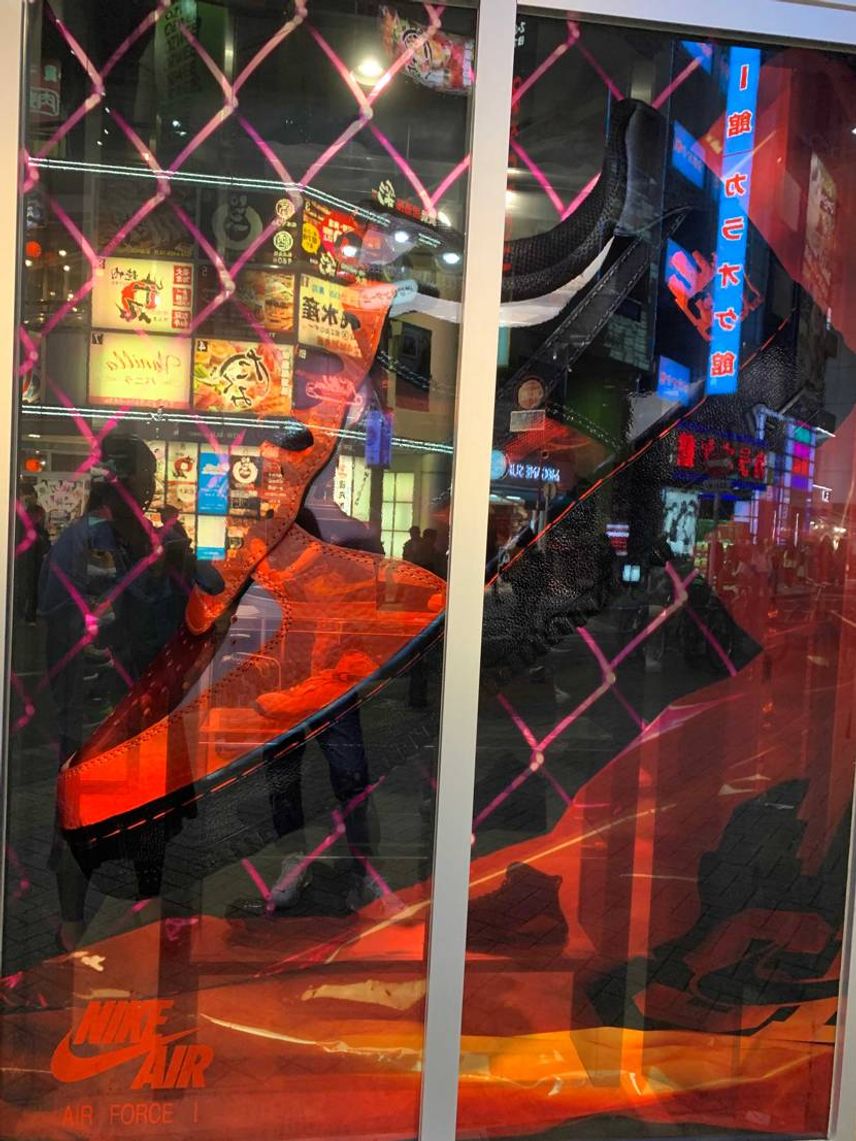 atmos_japanの投稿にもatmos渋谷の外観写真が
昨日、寄ってみたら