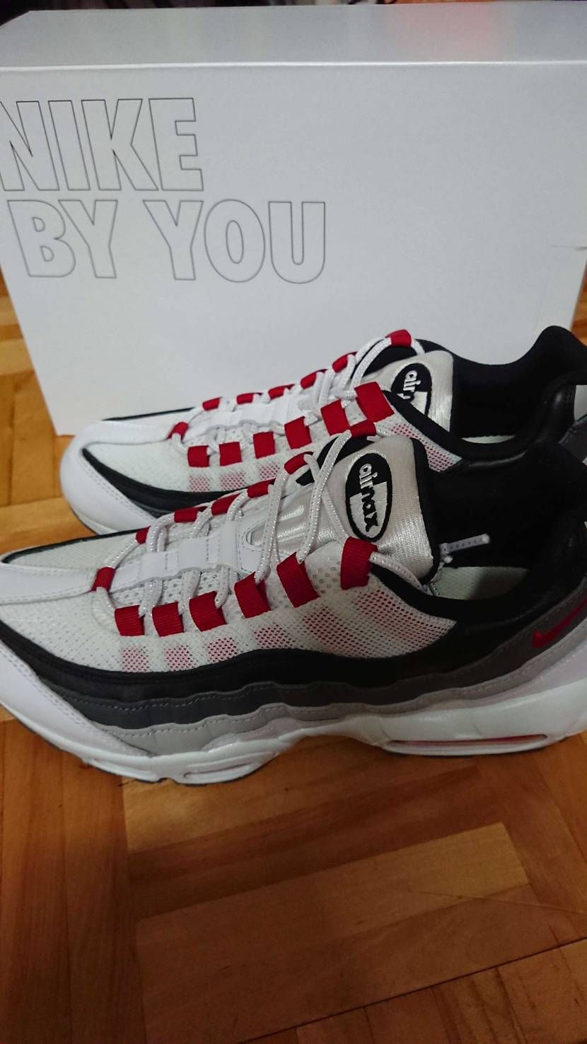 NIKE BY YOUで作った赤グラデ風が先日届きました！
学生時代に欲しかった