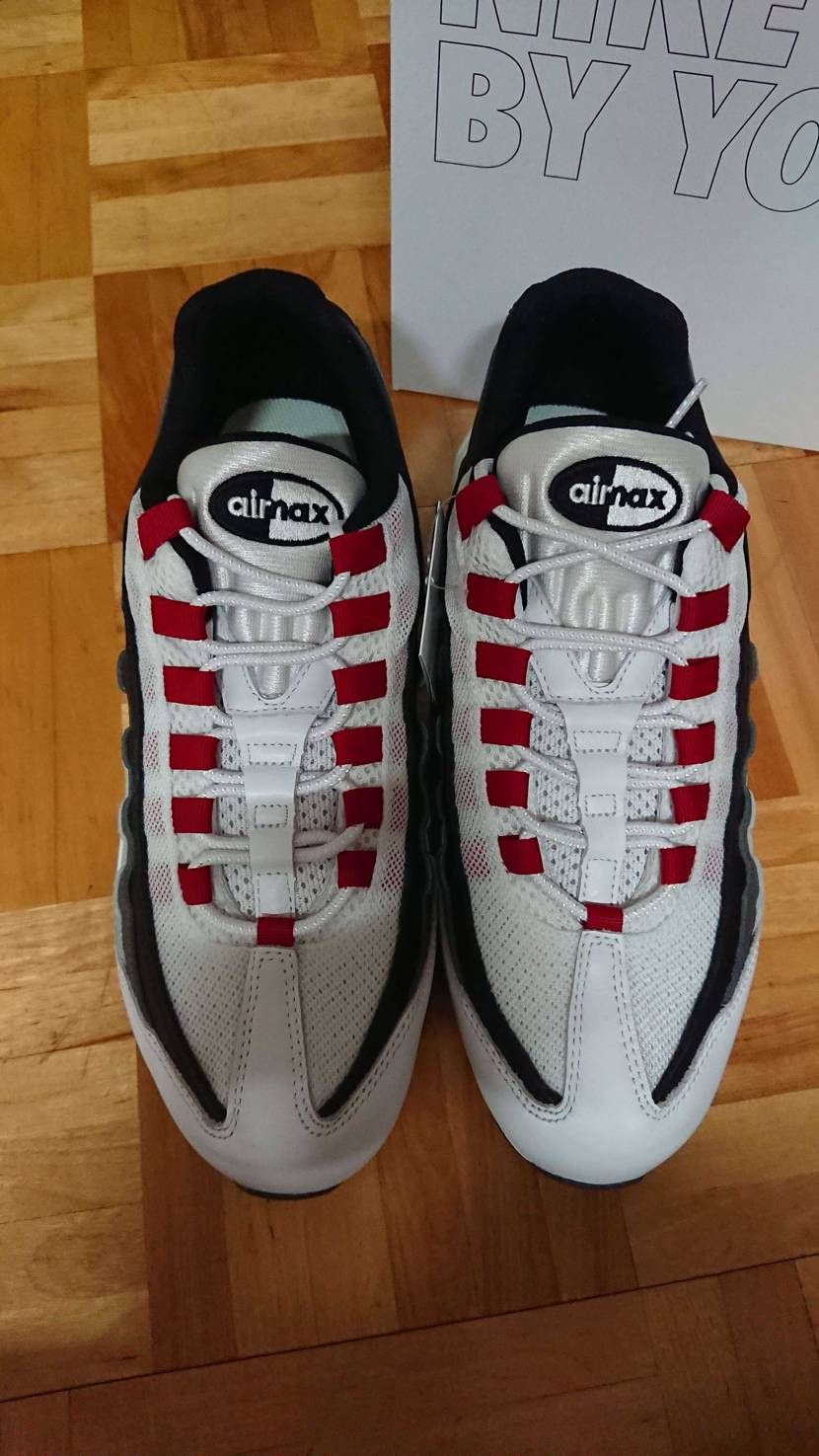 NIKE BY YOUで作った赤グラデ風が先日届きました！
