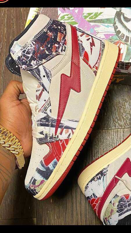 ブースト系やカスタムの靴が欲しいのですが、探してもなかなか見つかりませんʅ（◞‿