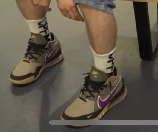 どなたかこのスニーカーの名前おしえてください🙇‍♂️🙇‍♂️🙇‍♂️🙇‍♂️🙇‍