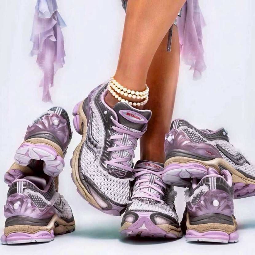 GR8から発売されるSauconyのスニーカーかわいいなと思