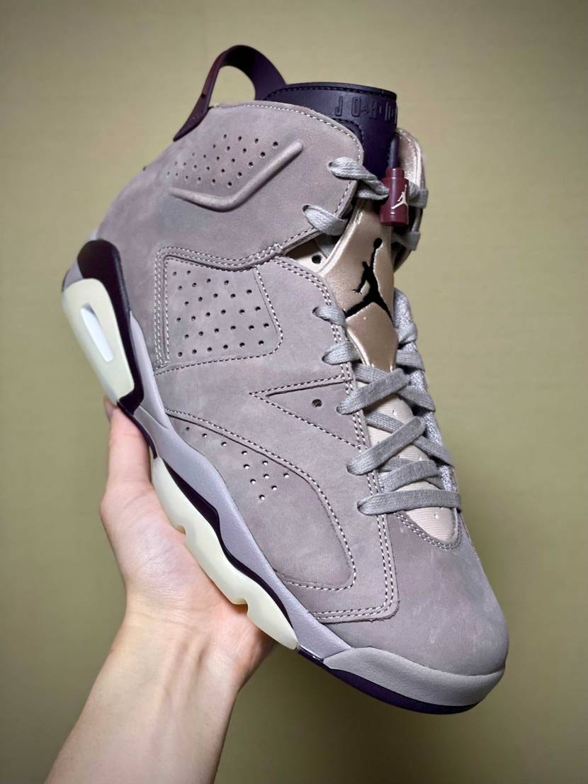 初のAJ6ですがこんなカッコよかったのか…
他のカラーも欲しくなりますね…