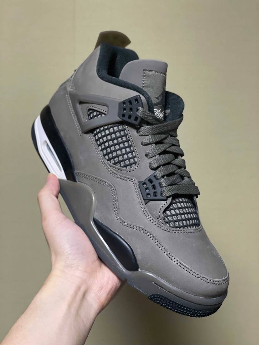 セールで購入のケイブストーン到着！
今回2足目の購入で、以前別のスニーカーフリ